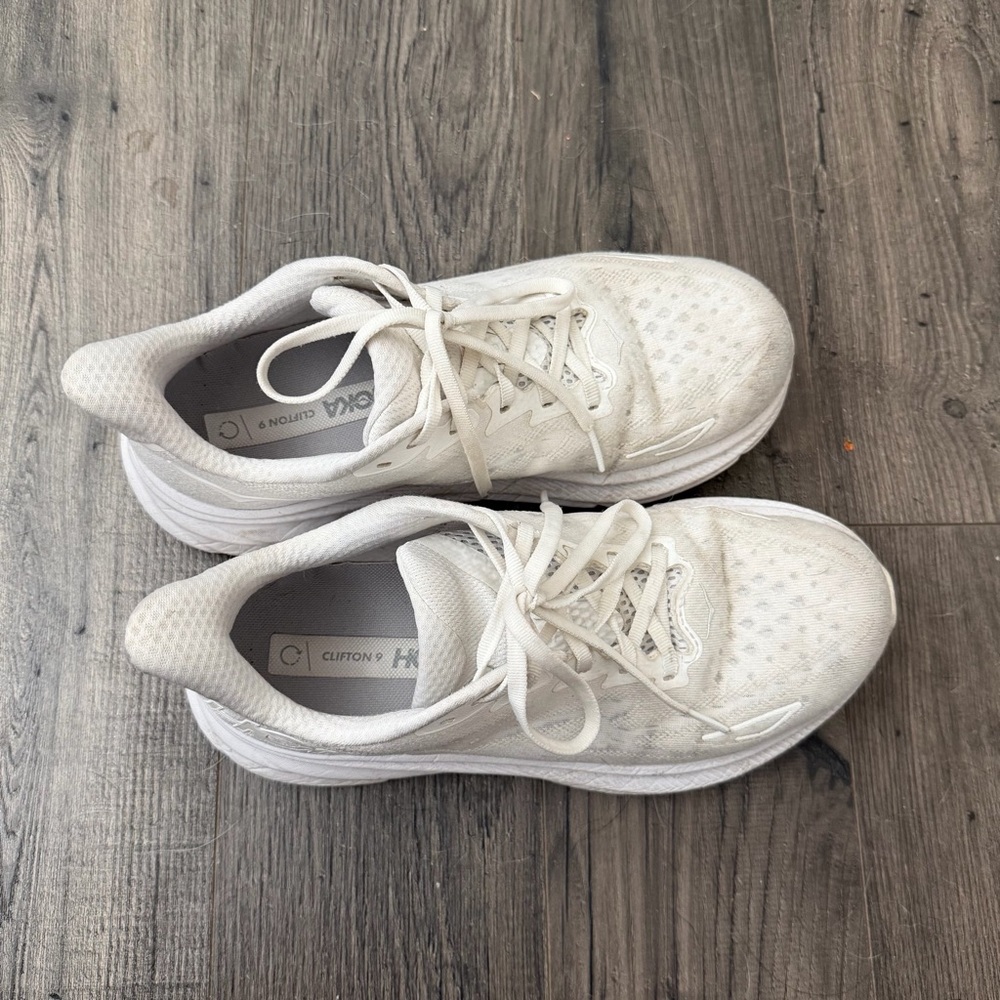 Hoka Clifton 9 – Women’s 8D (Wide) in White - Picture 2 of 9